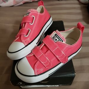 Converses toddlers size 9